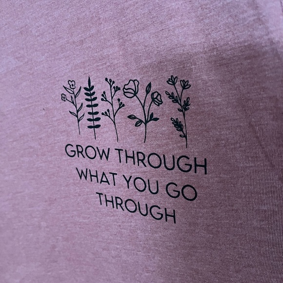 Women’s heathered mauve large tshirt - Picture 2 of 2